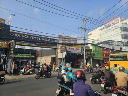 Bán nhà mặt tiền Lê Văn Việt, DT 1300m2 , ngang 16m, kèm 2 căn Biệt Thự tại tuyến đường sầm uất